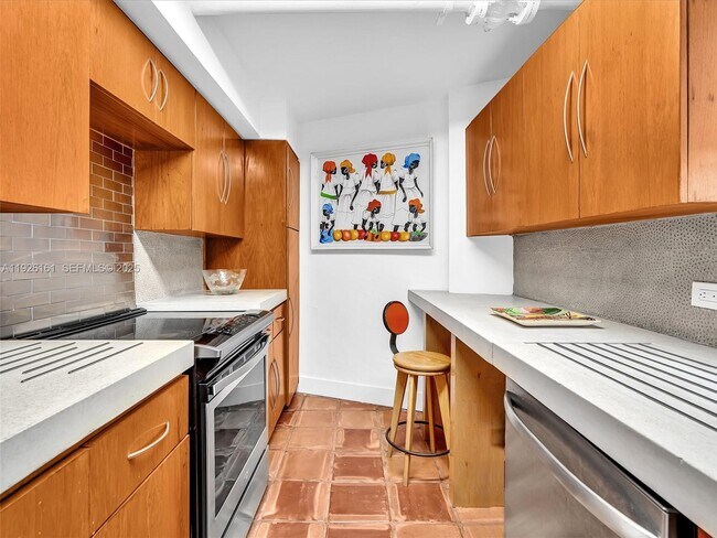 Building Photo - 1881 Washington Ave