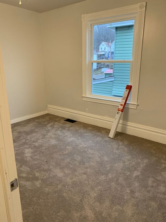Building Photo - 2 bedroom