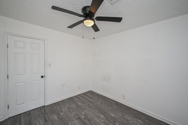 Building Photo - 5233 W 43rd St