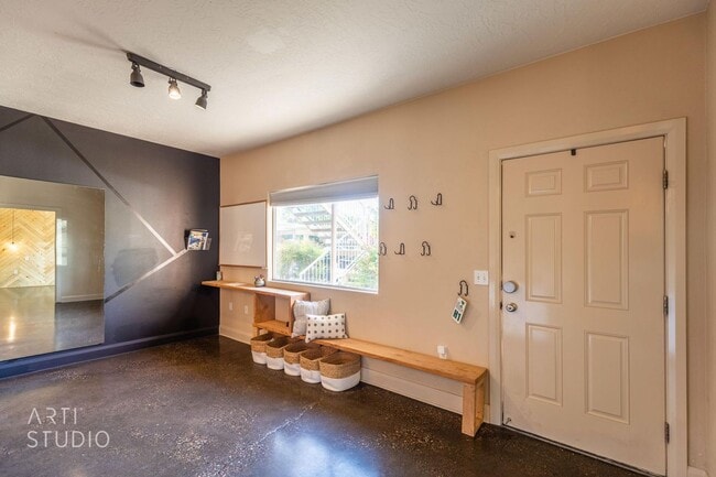 Building Photo - Washington 3 Bedroom Townhome