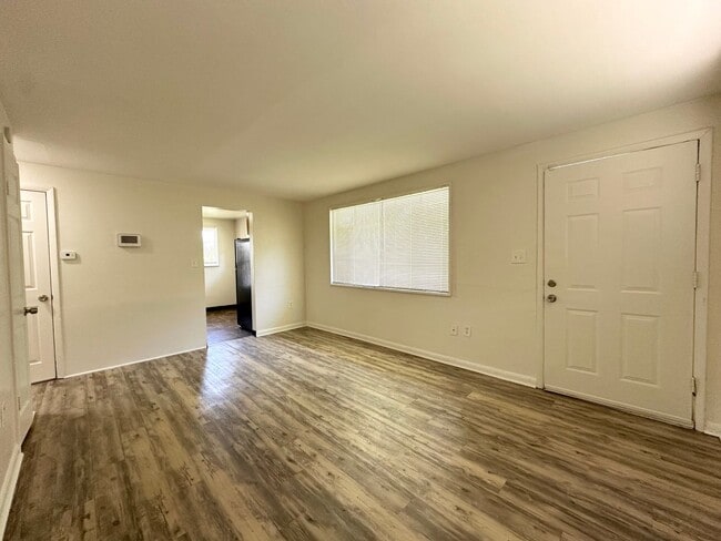 Building Photo - 3 bed 1 bath duplex near RiNo and City Par...