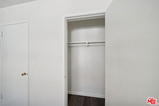 Building Photo - 5319 Vantage Ave