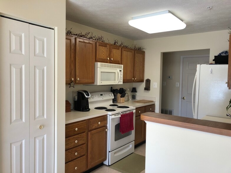 Building Photo - 6391 Rutherford Ct