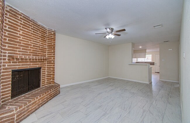 Building Photo - 8820 Bissonnet St