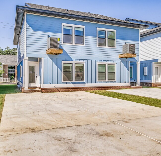 Building Photo - 520 N De Villiers St