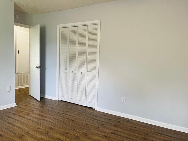Building Photo - 104 Peachtree Ct