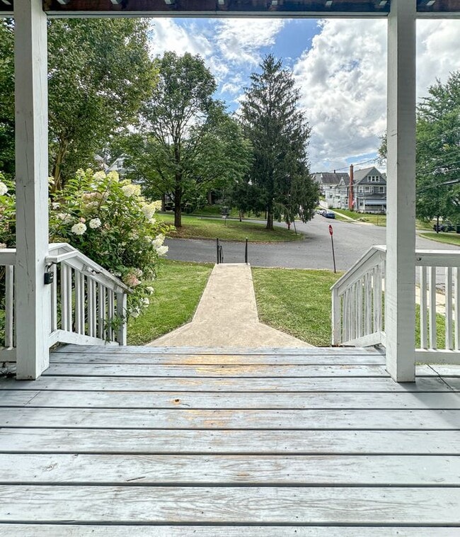 Building Photo - 1027 Woodlawn St