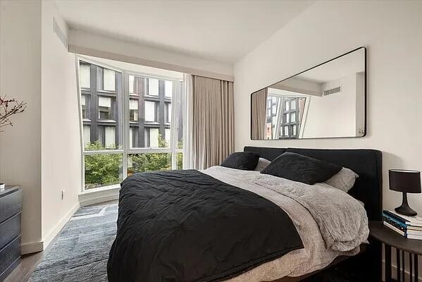 Primary Photo - 515 W 18th St