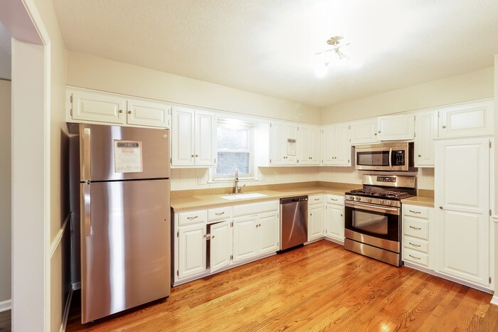 Building Photo - 9425 Goddard