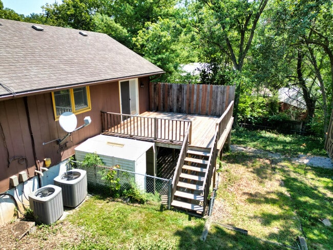 Building Photo - 2400 Ridgefield Rd