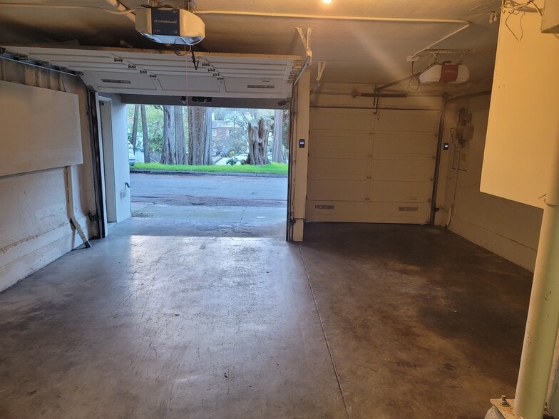 Building Photo - 132 Locksley Ave