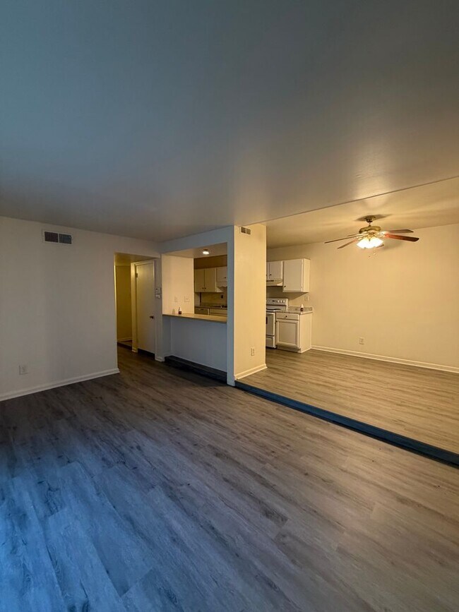 Building Photo - Charming 2 Bedroom, 2 Bath Condo available in South Charlotte!