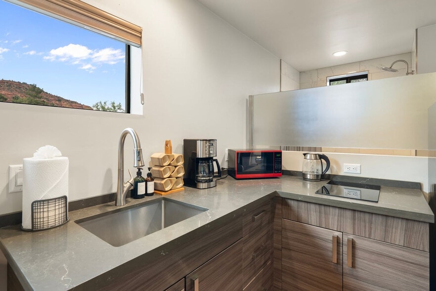 Building Photo - 30 Moondance Ln