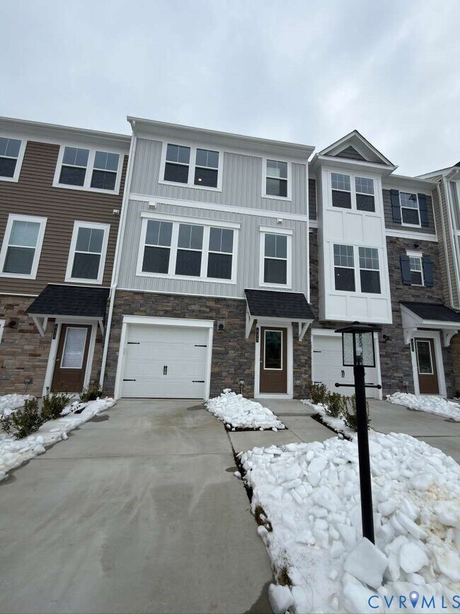 Building Photo - 435 Burden Dr