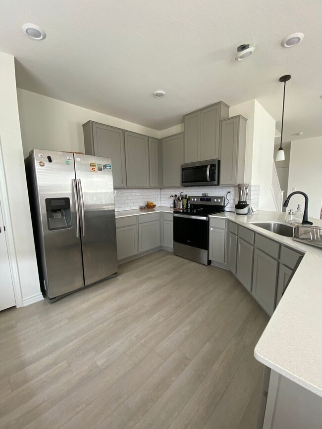 Building Photo - Move in Ready 3 BD/2.5 BA with a Garage Mi...