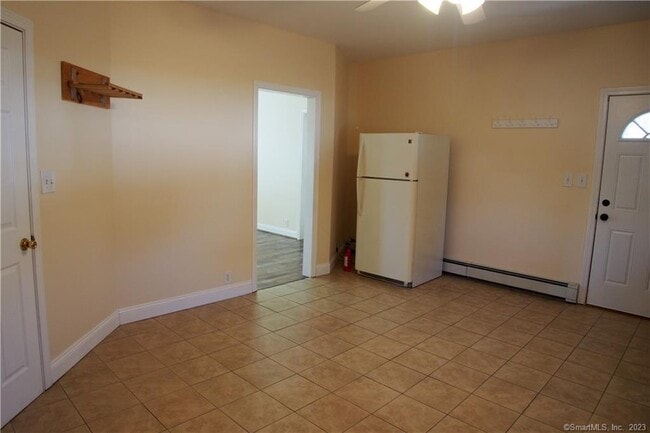 Building Photo - 44 Oak Ave