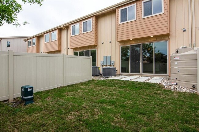 Building Photo - 102 Conservation Dr