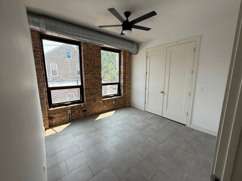 Building Photo - 1514 W 18th Pl