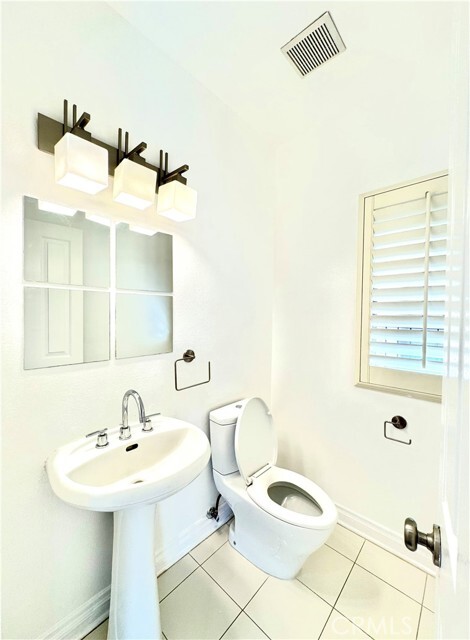 Building Photo - 2072 Villa Del Lago Dr