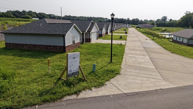 Building Photo - 249 Oak Grove Cir