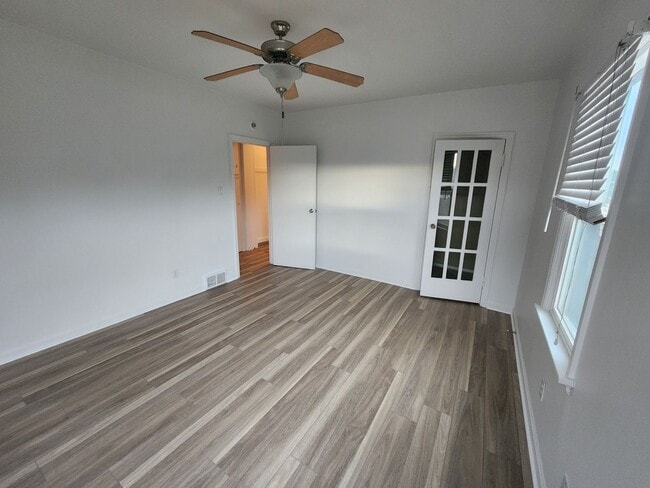 Building Photo - 350 SW State St