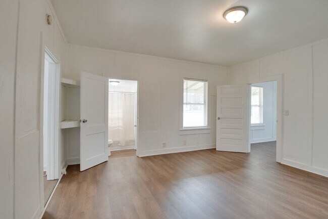 Building Photo - 3701-3703 Fairview St SW