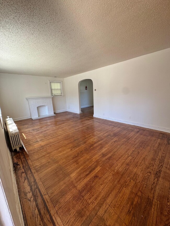 Building Photo - 14 Raydol Ave