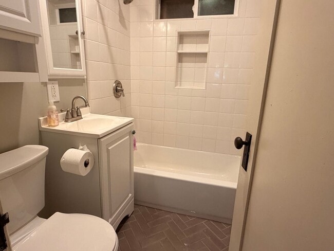 Building Photo - Cute home in Ventura Avenues includes garage for storage and a parking spot