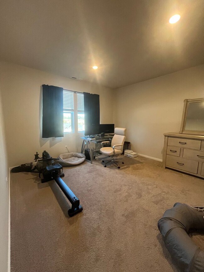 Building Photo - 3-Bedroom 2-Bathroom home in Lowell