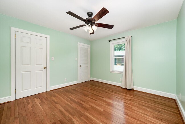 Building Photo - Two Bedroom Farmhouse with LARGE Bonus Room
