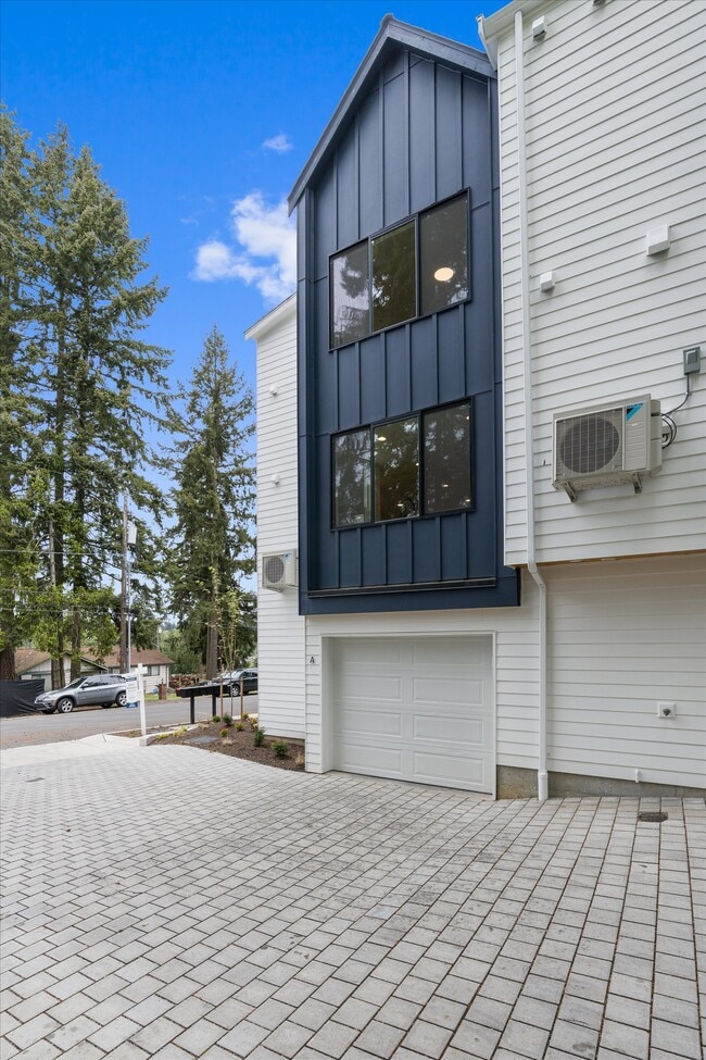 Garage - 2151 N 147th St