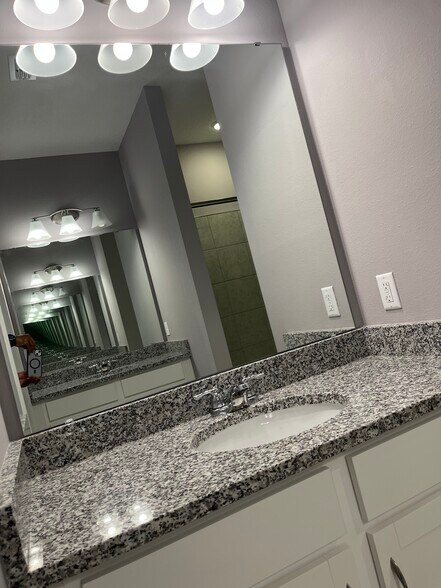 Building Photo - 1658 Blue Lagoon Cir