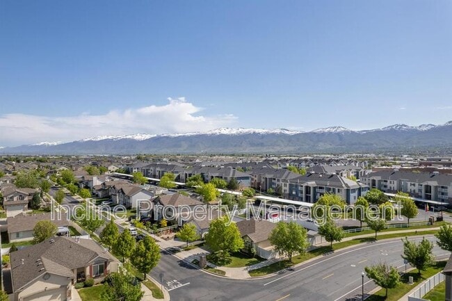 Building Photo - 702 Durham Dr