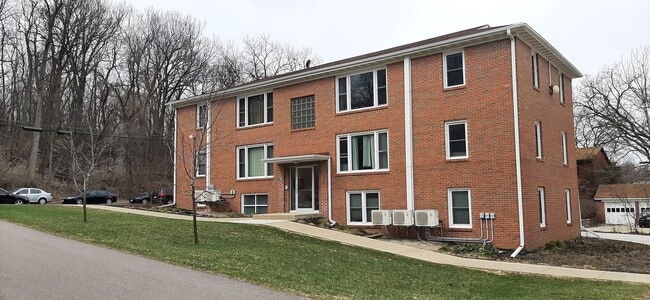 Building Photo - Great Location! 2-bed 1-bath Apartment