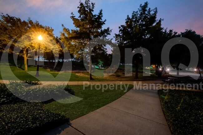 Building Photo - 5224 Longvue Dr