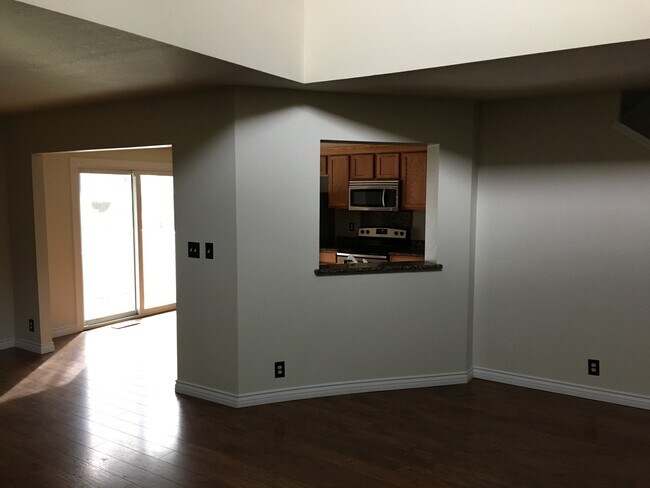 Building Photo - 7565 Lighthouse Ln