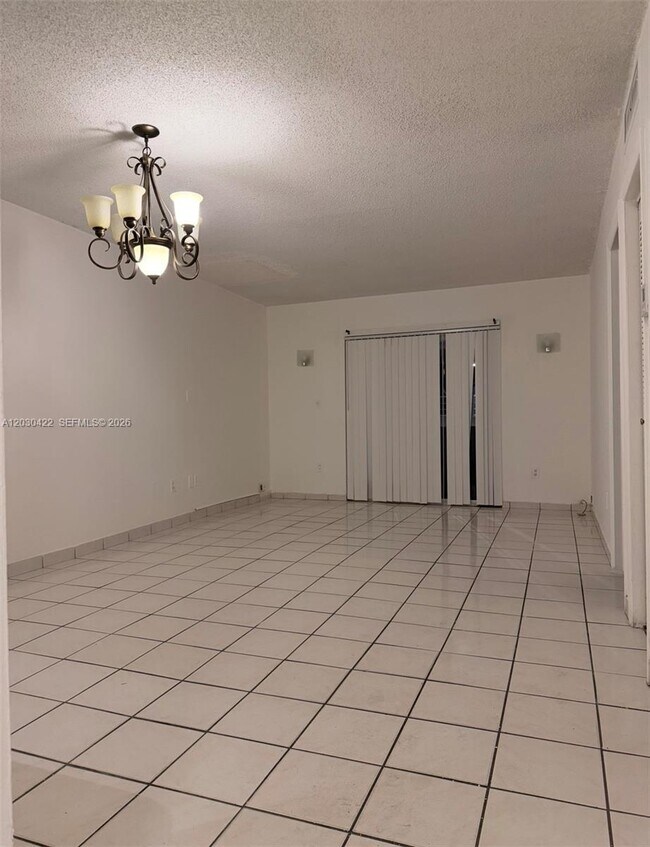 Building Photo - 1035 W 77th St