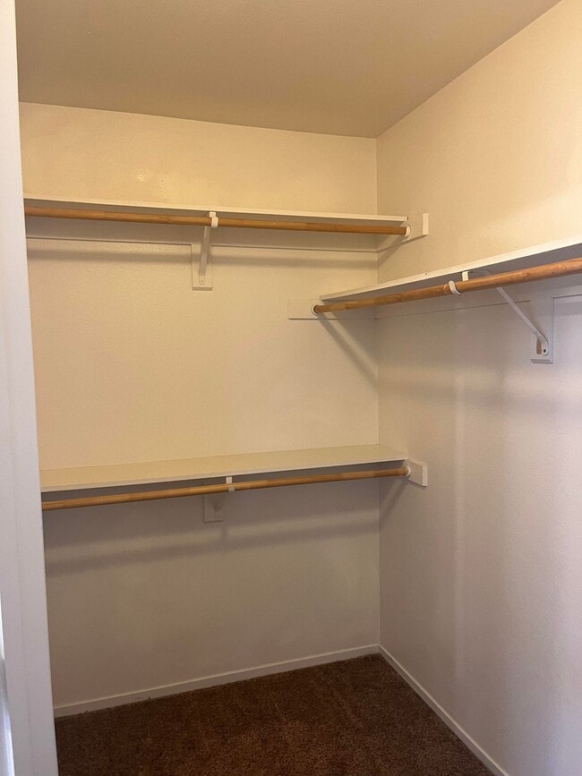 Building Photo - 950 Geneva Dr