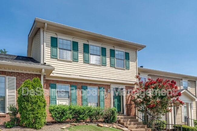 Building Photo - 1122 Brentwood Pointe