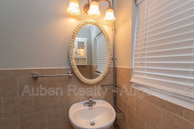 Building Photo - 501 Milledge Rd