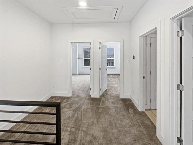 Building Photo - 1304 Westborough Ln