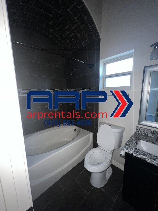 Building Photo - BEAUTIFUL EASTSIDE HOME Open House 09/02/2023 from 1:00pm to  1:30pm