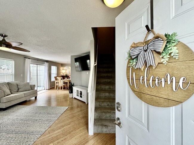 Building Photo - 2-Bedroom Condo Ready 08-01-24! Community ...