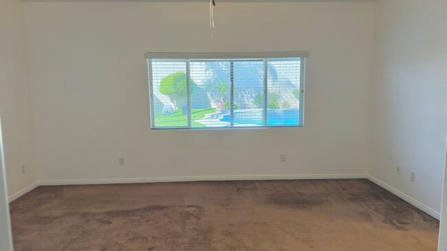 Building Photo - STUNNING POOL HOME IN SOUTHWEST BAKERSFIELD