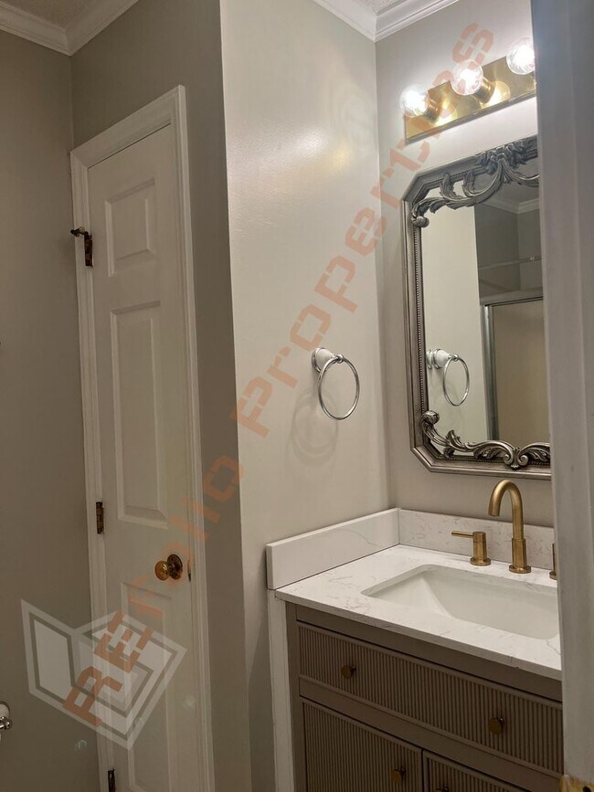 Building Photo - Charming 2-Story 2 BR Townhome @ Paxton To...