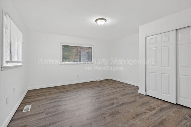 Building Photo - 5 Van Crest Ln