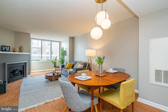 Building Photo - 851 N Glebe Rd