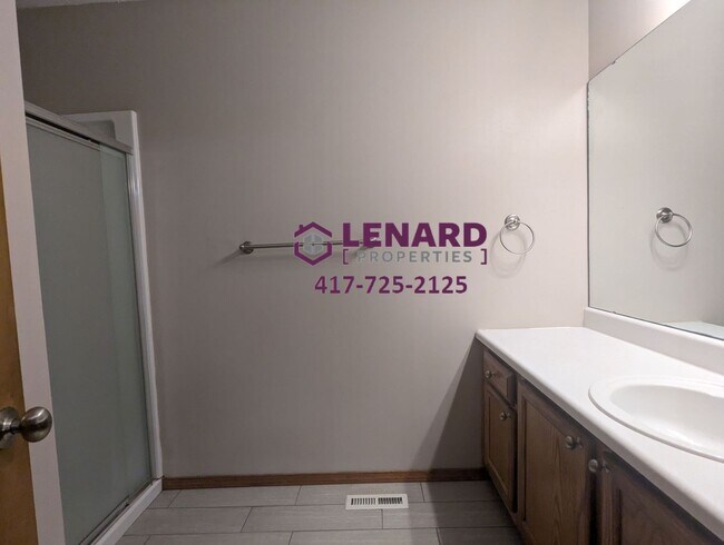 Building Photo - Spacious 3 Bedroom Home!
