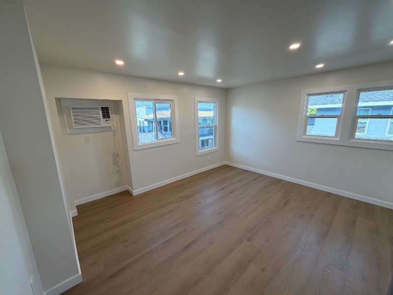 Building Photo - 1443 Linden Ave