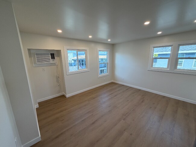 Building Photo - 1443 Linden Ave